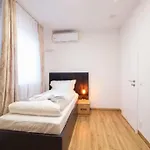 Dona Hotel *