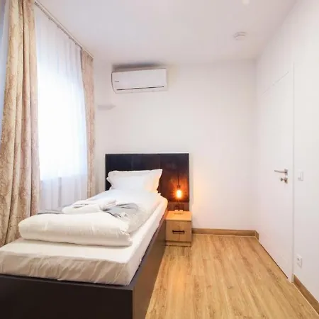Dona Hotel *